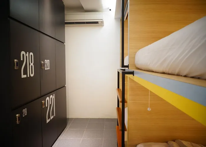 Borough Capsule Hostel Bali